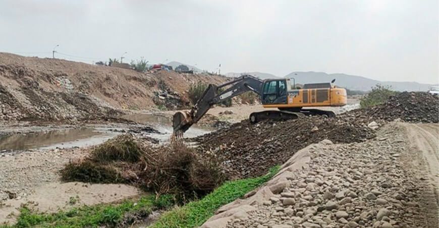 realizan limpieza y descolmatación del río Chillón