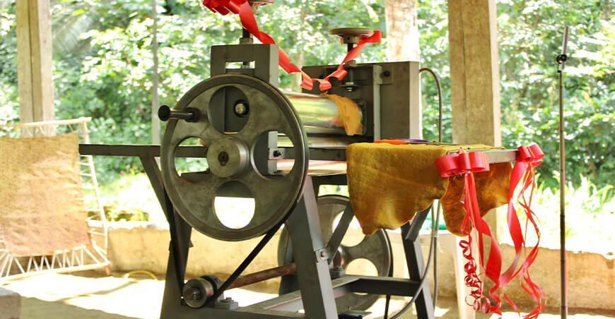 Entregan máquina de coser y laminadora de shiringa en San Martín