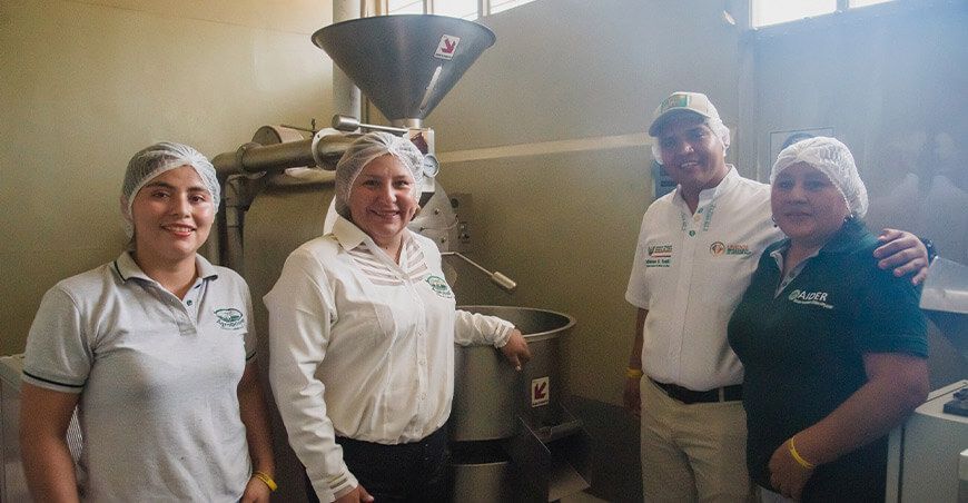 entregan máquinas y bienes a asociación cacaotera de Madre de Dios