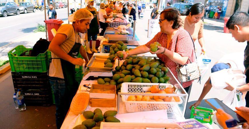 mercados itinerantes “De la Chacra a la Olla”
