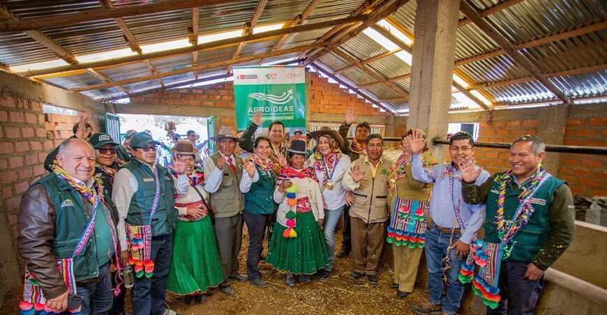 Midagri entregó mini establos y pacas de heno para enfrentar déficit hídrico en Puno