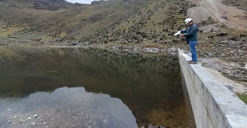 Supervisan uso del agua en zonas de minería artesanal en Pasco