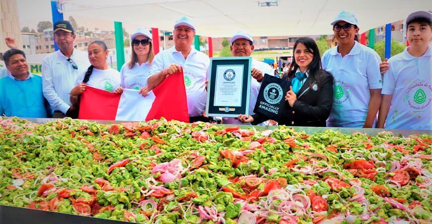 Moquegua obtiene un Récord Guinness con la ensalada de palta más grande del mundo