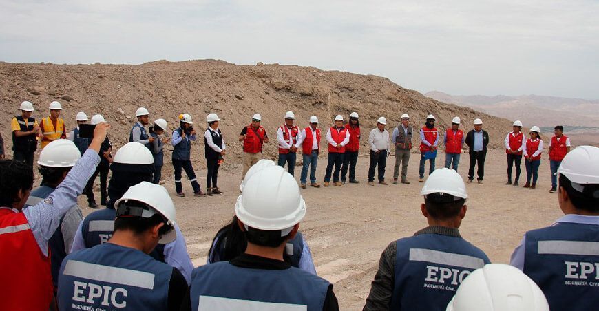 Estudiantes de la UNAM participan en pruebas hidráulicas en Lomas de Ilo