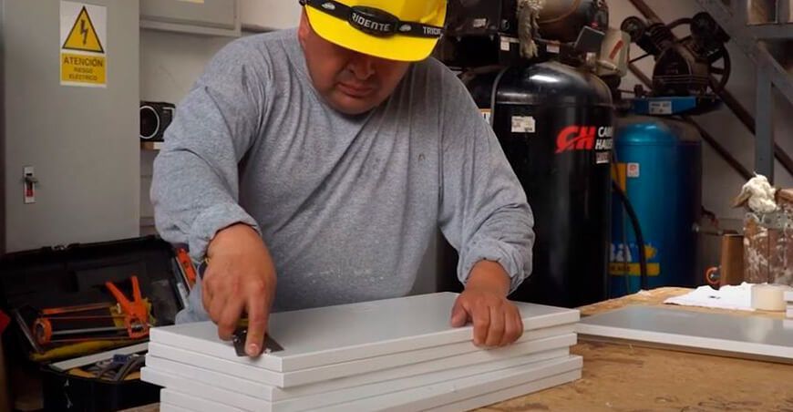 Fabrican veladores, cómodas y estantes con merma de madera ITP Perú