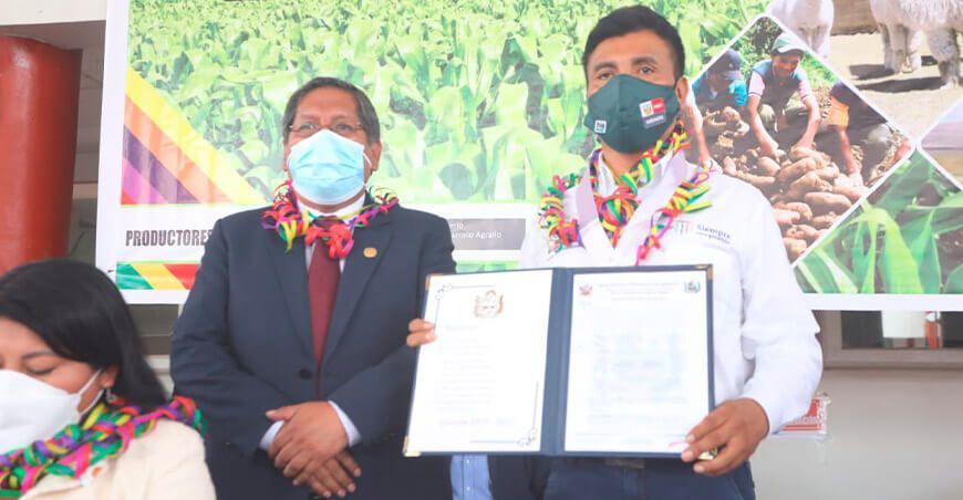 el ministro de Desarrollo Agrario y Riego, Óscar Zea