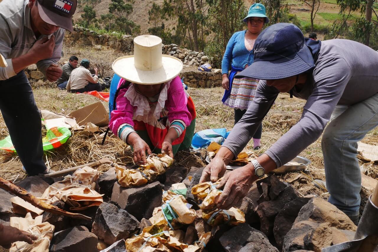 Pachamanca de cuy Áncash Perú