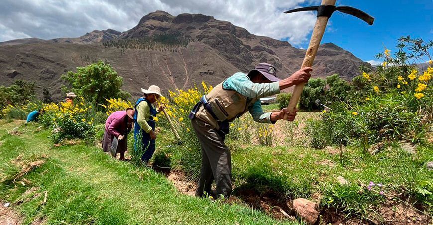 limpieza y mantenimiento de canales de riego Cusco Perú