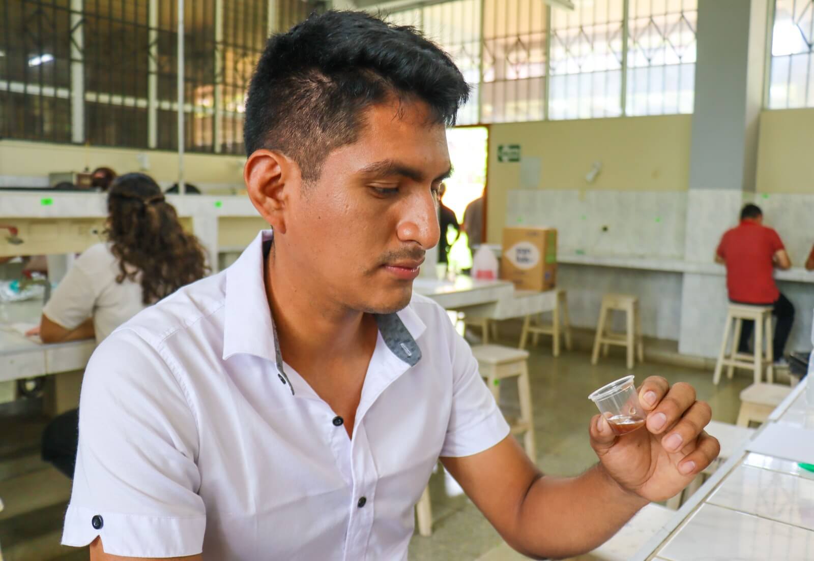 Agricultores y emprendedores fueron capacitados en cata de cacao y chocolate por el proyecto PERU-Hub San Martín