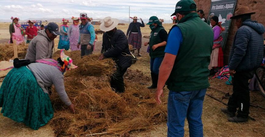productores de Caracoto aprenden a elaborar abonos orgánicos