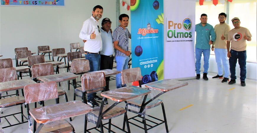 Inagro donó carpetas para mejorar aprendizaje de niños de colegio rural de Olmos