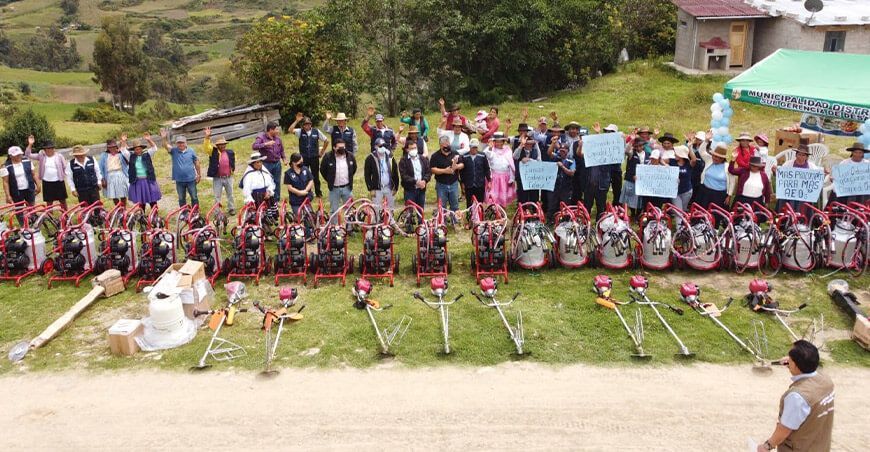entregan a productores de Apurímac máquinas de ordeño móvil y motoguadañas