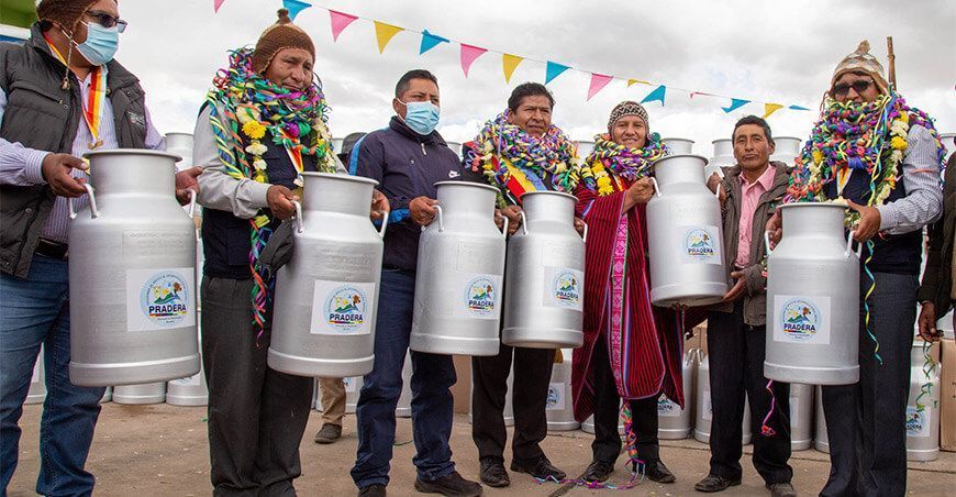El gobierno regional entregó 306 porongos para mejorar el manejo de la calidad de la leche