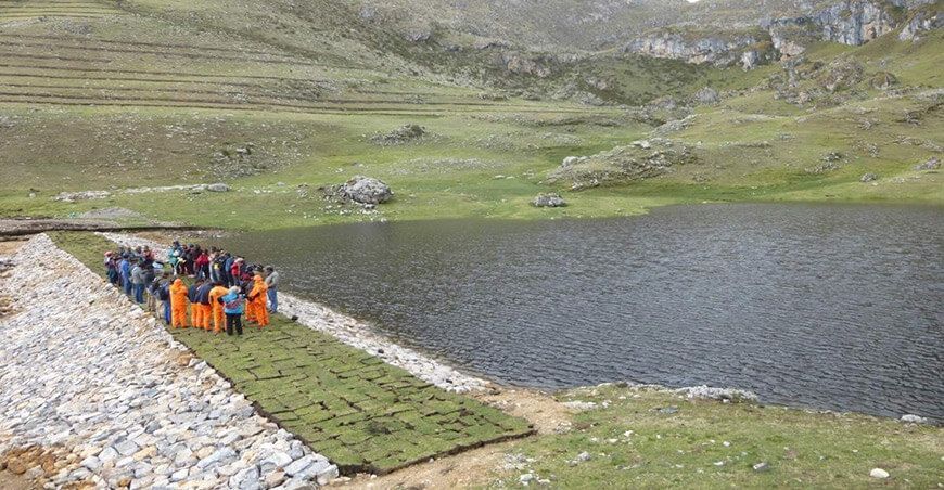 qochas siembra y cosecha de agua Perú