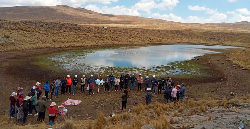 Sierra Azul siembra y cosecha de agua qochas Perú