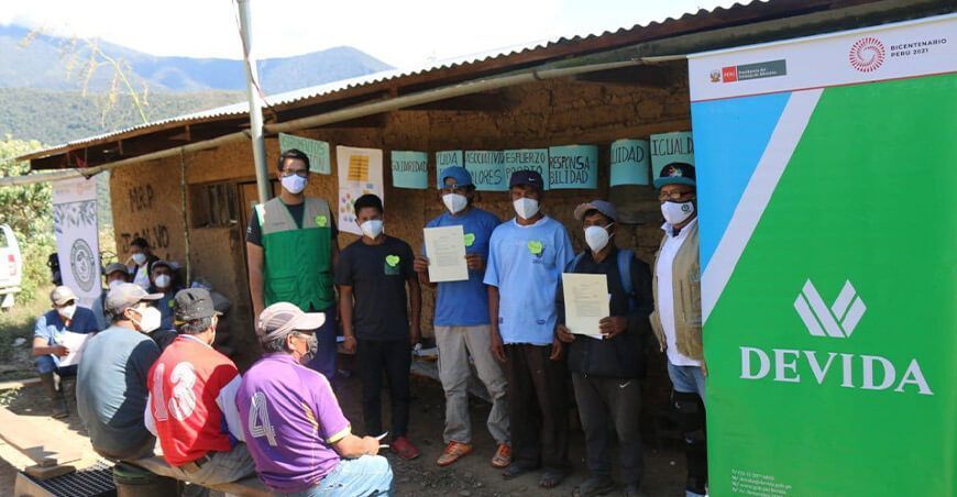 Entregan registros sanitarios a cinco organizaciones cafetaleras de Cusco