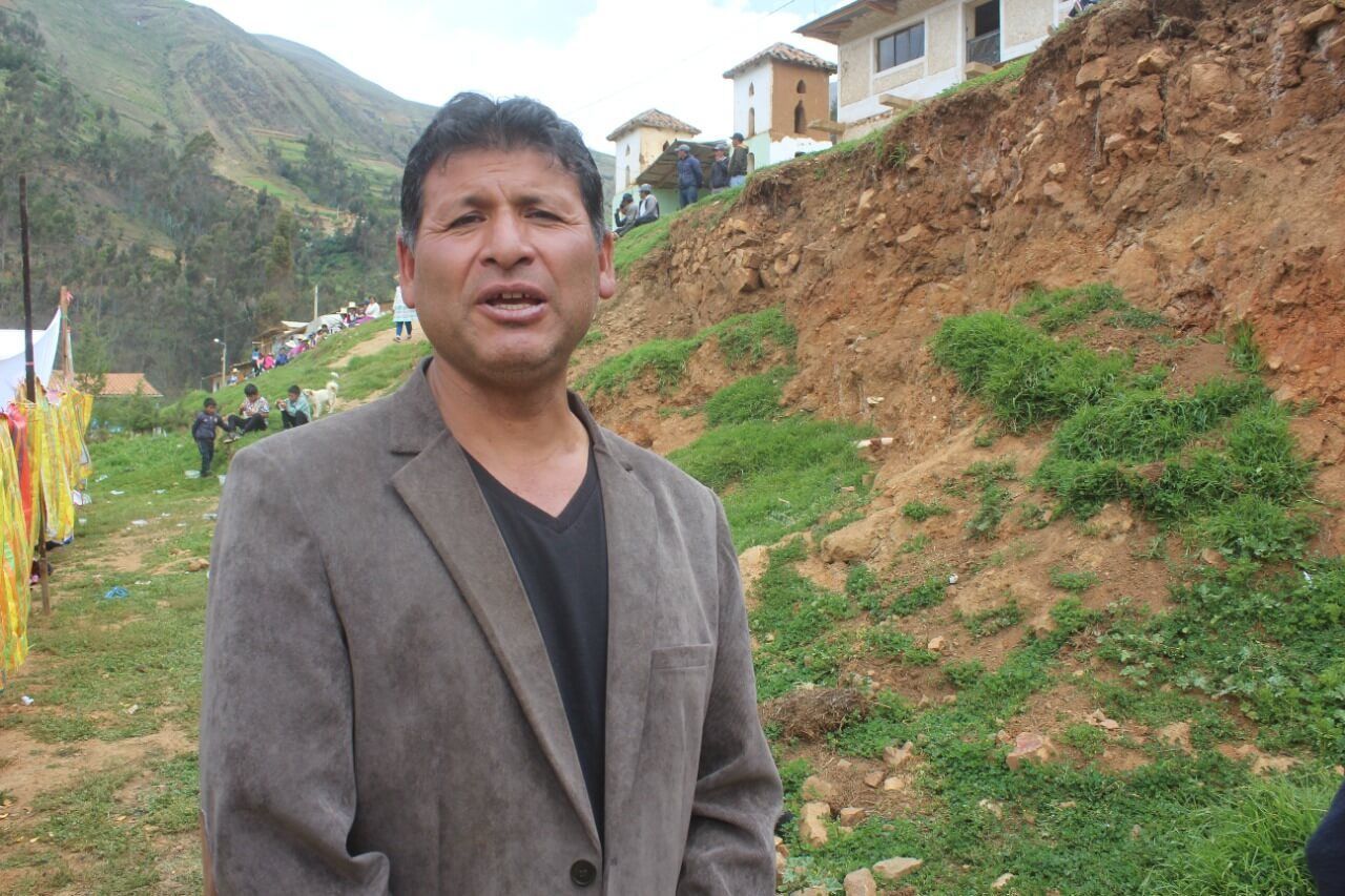 el director, Roberth Alegre Saavedra.
