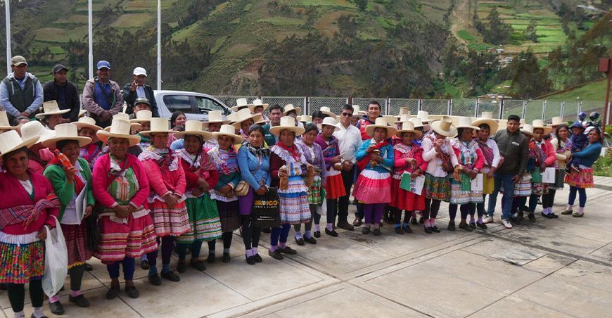 Capacitan a mujeres de Pamparomás en la crianza de cuyes