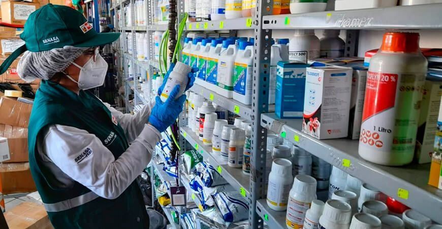Senasa decomisa plaguicidas vencidos en operativo a tiendas comerciales