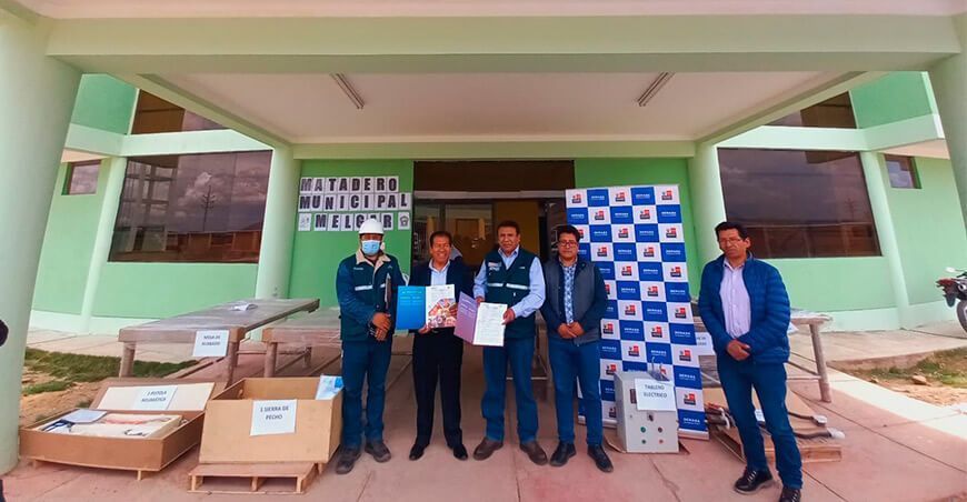 Senasa entregó kits de faenamiento para implementación en matadero municipal de Melgar en Puno