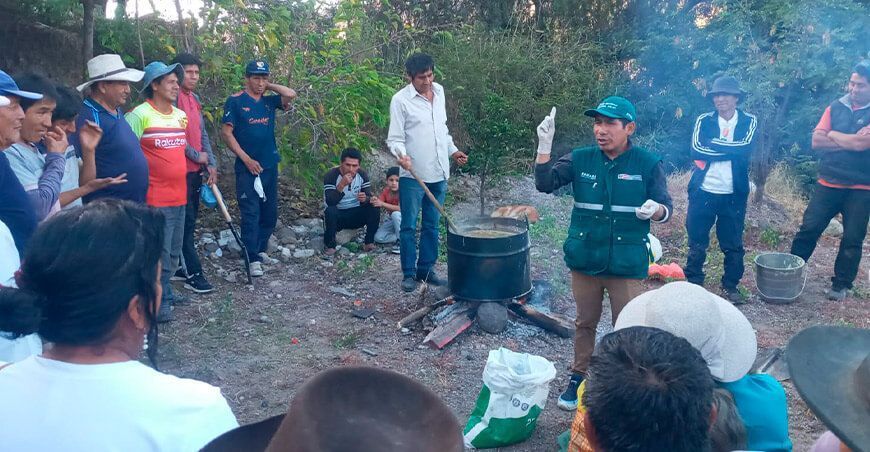 Senasa escuelas de campo productores de cebolla aprenden a elaborar abonos orgánicos en Ayacucho