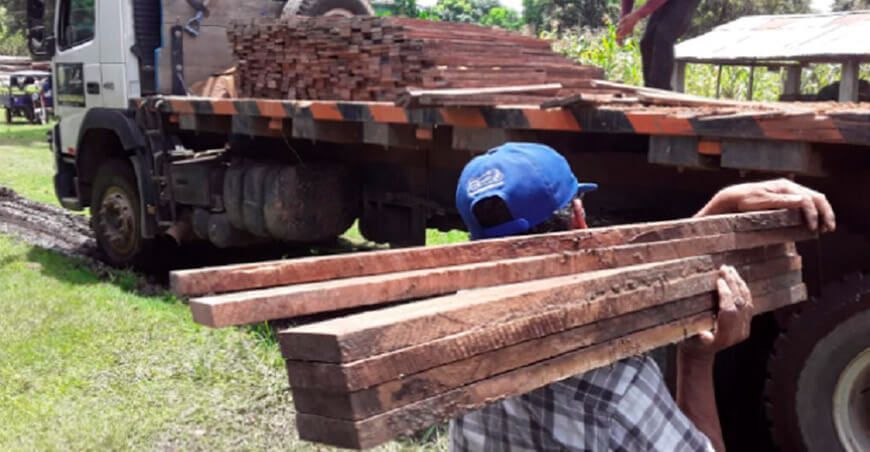 Pasco: Serfor transfiere madera para construir cobertizos ganaderos