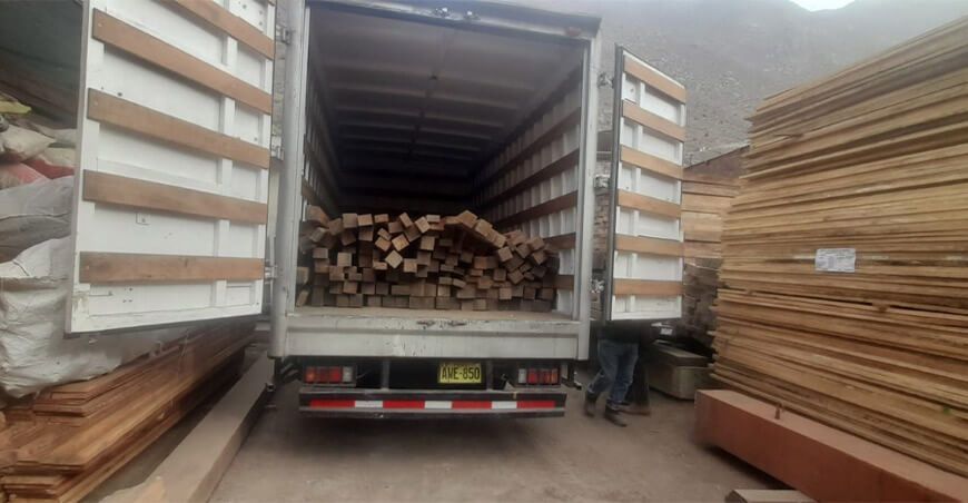 Serfor transfiere madera a centro educativo de Ayacucho y a la Fuerza Aérea del Perú