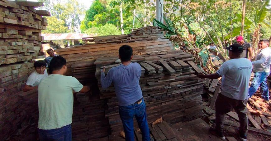Serfor transfiere pies tablares de madera a instituciones de Puno Perú