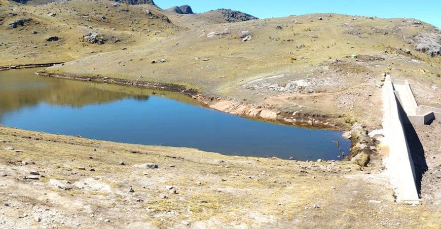 siembra y cosecha de agua qochas Perú Sierra Azul