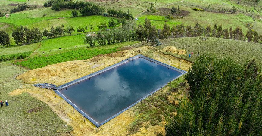 siembra y cosecha de agua reservorios Cajamarca Perú