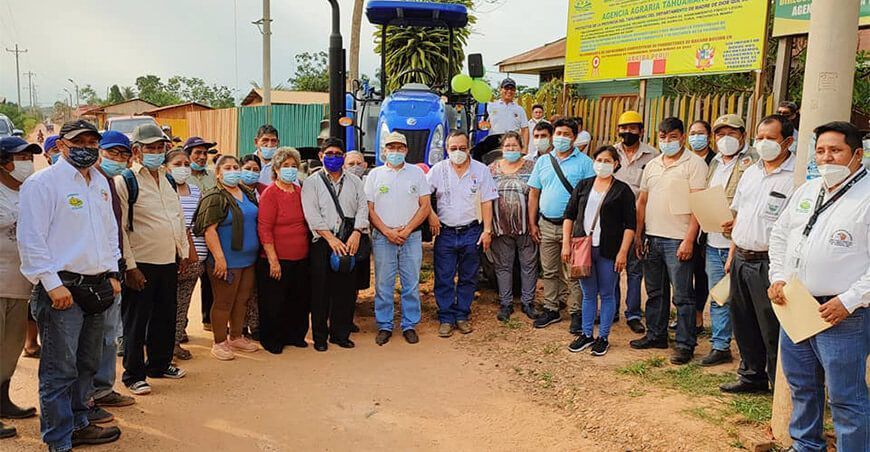 Madre de Dios: entregan tractor agrícola a productores ganaderos de Tahuamanu