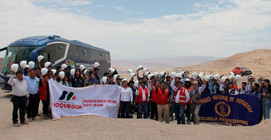Estudiantes de la UNAM participan en pruebas hidráulicas en Lomas de Ilo