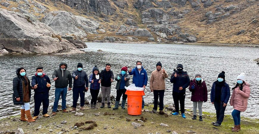Áncash: Siembran 10 mil alevines de trucha en lagunas de Aija